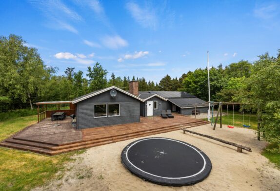 Großes Holzhaus mit Whirlpool und Sauna
