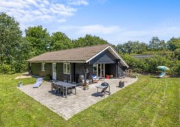 Traditionelt sommerhus i Arrild til 8 personer med spa