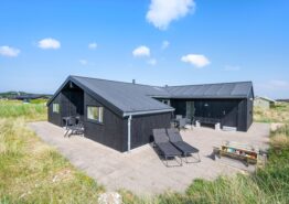 Lækkert strandnært feriehus med sauna