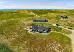 Hyggeligt sommerhus til 6 personer kun 100 meter fra havet