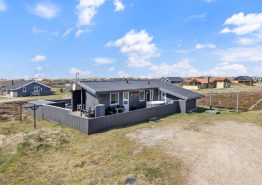 Strandnahes Ferienhaus mit Außensaune und Badetonne