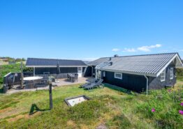 Feriehus med vildmarksbad beliggende på naturgrund. Kat. nr.:  A1124, P Chr Dahls Vej 10;