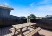 Træsommerhus med skønne terrasser og carport, tæt på havet (billede 33)