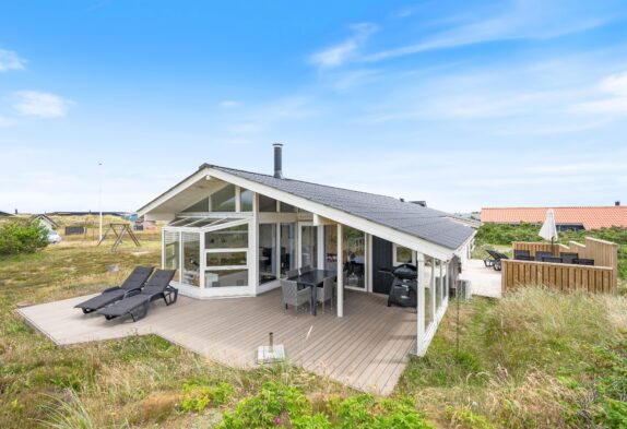 Strandnahes Ferienhaus mit Sauna, Whirlpool und Terrassen