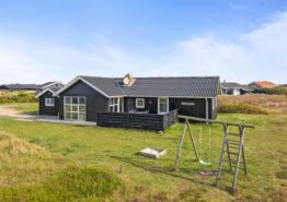 Strandnært sommerhus til ferie på Vestkysten