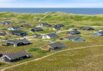 Moderne og rummeligt sommerhus tæt på stranden (billede 1)