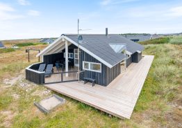 Feriehus med spa, sauna og lukket terrasse nær stranden
