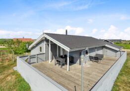 Hyggeligt sommerhus med brændeovn, spa og sauna