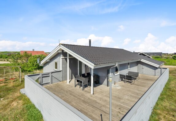 Hyggeligt sommerhus med brændeovn, spa og sauna