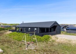Lækkert strandnært feriehus med skøn terrasse