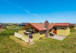 Hyggeligt sommerhus i Bjerregård kun 450 meter fra Vesterhavet