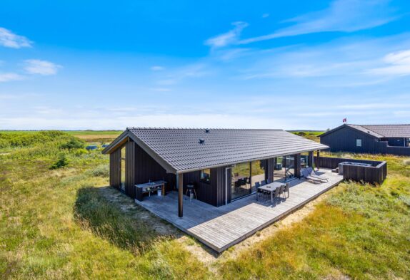 Modernes Ferienhaus für 8 Personen mit Außenwhirlpool