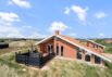 Arkitekttegnet sommerhus i Bjerregård med brændeovn og sauna (billede 1)