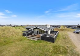 Gemütliches Ferienhaus mit Kamin und Sauna – 150 m vom Strand
