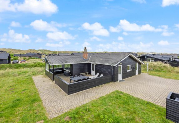 Geräumiges Ferienhaus mit Kaminofen nur 200m vom Strand