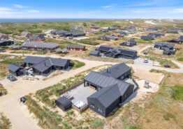 Strandnahes Aktivitätshaus mit Pool und Außenwhirlpool