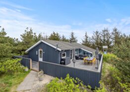 Poolhus med god beliggenhed kun 700 meter fra Vesterhavet