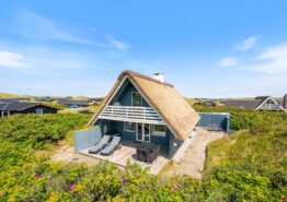 Typisches Reetdachhaus in Bjerregård für jedes Wetter