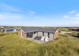 Ferie i Danmark i velindrettet sommerhus med sauna