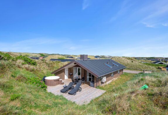 Sommerhus med vildmarksbad og sauna, 300 m fra Vesterhavet