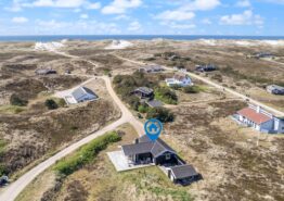 Hyggeligt sommerhus kun 450m fra stranden