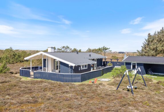 Hyggeligt sommerhus på Vestkysten med sauna og carport