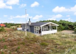 Hyggeligt sommerhus i Bjerregård med brændeovn