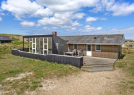 Velholdt feriehus med sauna, kun 150 m. fra Vesterhavet