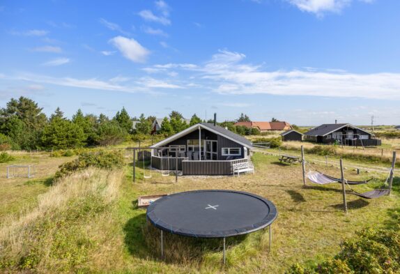 Lækkert sommerhus i Bjerregård med sauna og spa