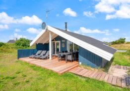 Strandnært sommerhus med anneks i Bjerregård