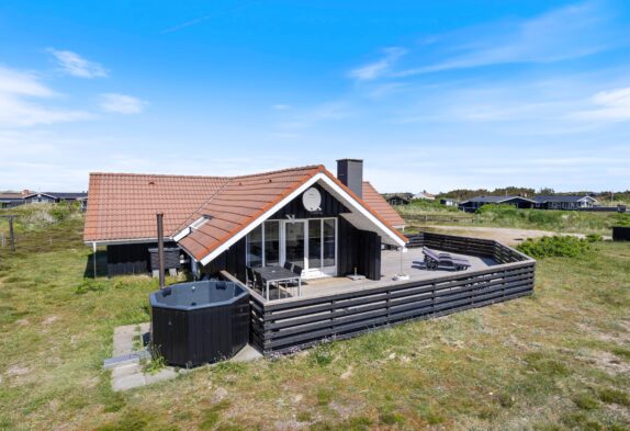 Ferienhaus mit geschlossener Terrasse nah am Strand