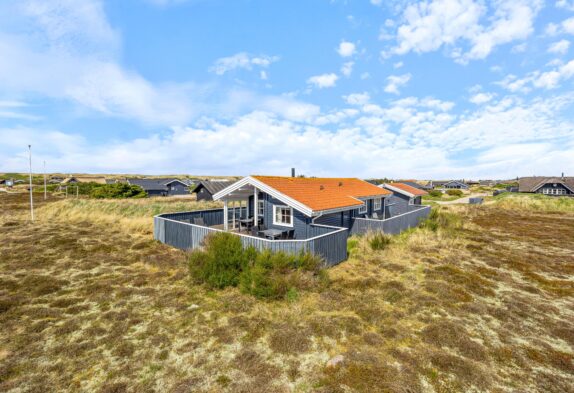 Gepflegtes Holzsommerhaus am Meer mit tollen Terrassen