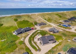 Ferie i sommerhus ved stranden i Bjerregård