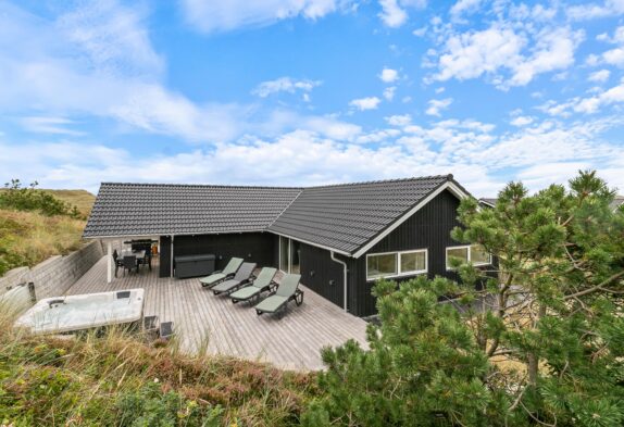 Ferienhaus in Bjerregård mit Sauna und Whirlpool