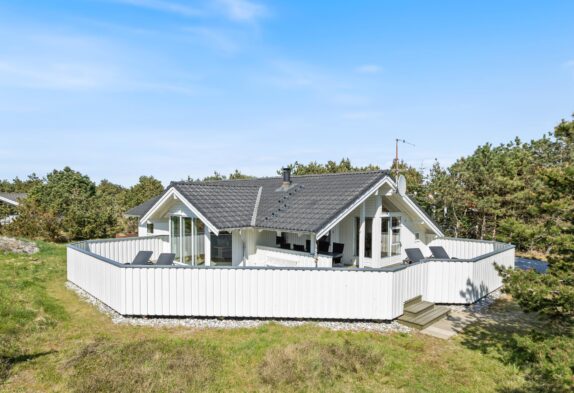 Hyggeligt sommerhus med sauna og brændeovn