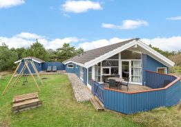 Feriehus med skøn terrasse, spabad og sauna på Rauhesvej