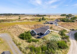 Sommerhus til 6 personer med spabad. Kat. nr.:  B2401, Bjerregårdsvej 34