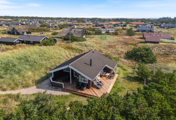 Ferienhaus mit schöner, geschützter Terrasse in Strandnähe