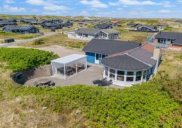 Skønt sommerhus med spa, sauna og stor afskærmet terrasse