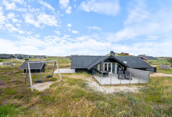 Ferie med hund i feriehus med lukket terrasse i Vestjylland