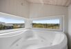 Familieferie i strandnært sommerhus med sauna og spa (billede 17)
