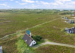 Klassisk sommerhus med sauna tæt på hede og klitter