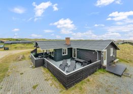 Strandnært sommerhus til 5 personer i Bjerregård
