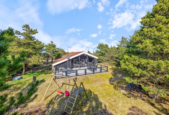 Gemütliches Ferienhaus mit Kamin für 6 Personen in Bjerregård