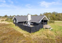 Klassisk sommerhus med lukket terrasse og vaskemaskine