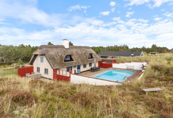 Charmantes Reetdachhaus mit Pool und Kaminofen für 8 Personen