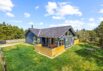 Indbydende og rummeligt sommerhus mellem hav og fjord (billede 1)