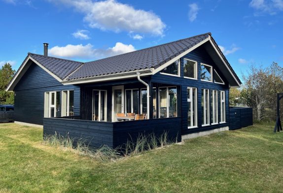 Einladendes Ferienhaus zwischen Meer und Fjord
