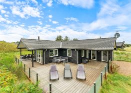 Herligt feriehus med rolig placering og stor terrasse