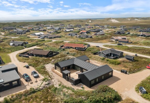Lækkert, strandnært feriehus til 12 gæster i Bjerregård